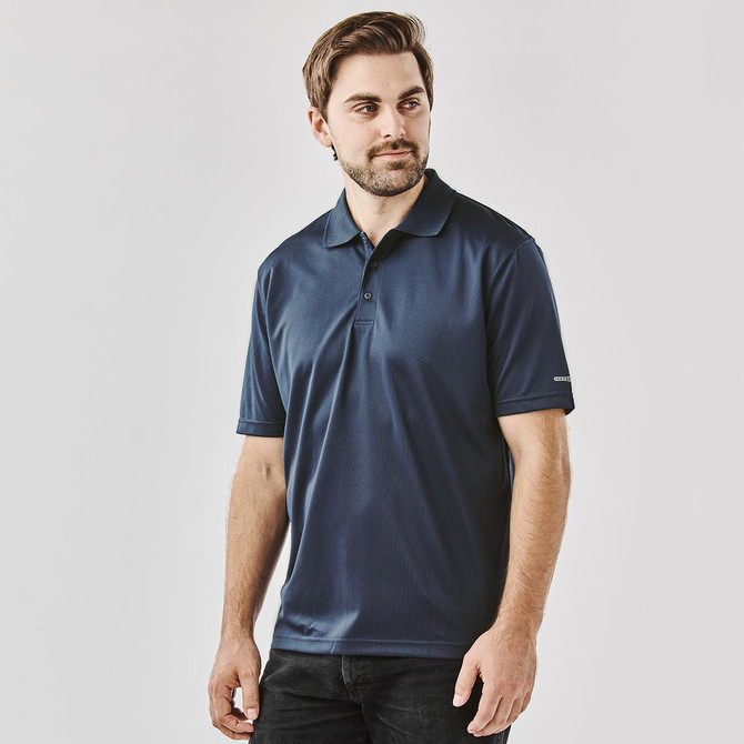 Men's polo shirt in navy blue with a classic collar and short sleeves, featuring a logo on the sleeve.