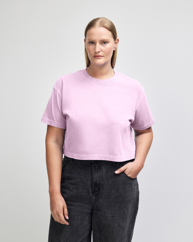 A pink crop boxy T-shirt made of heavyweight cotton, featuring short sleeves and a relaxed fit.