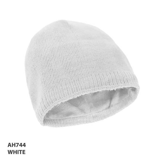 Acrylic beanie in white featuring a soft inner lining and a logo tag. Suitable for various styles.