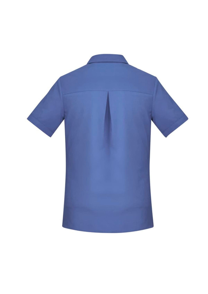 A short sleeve shirt in a soft blue colour, featuring a back pleat and a collar. Includes a logo.