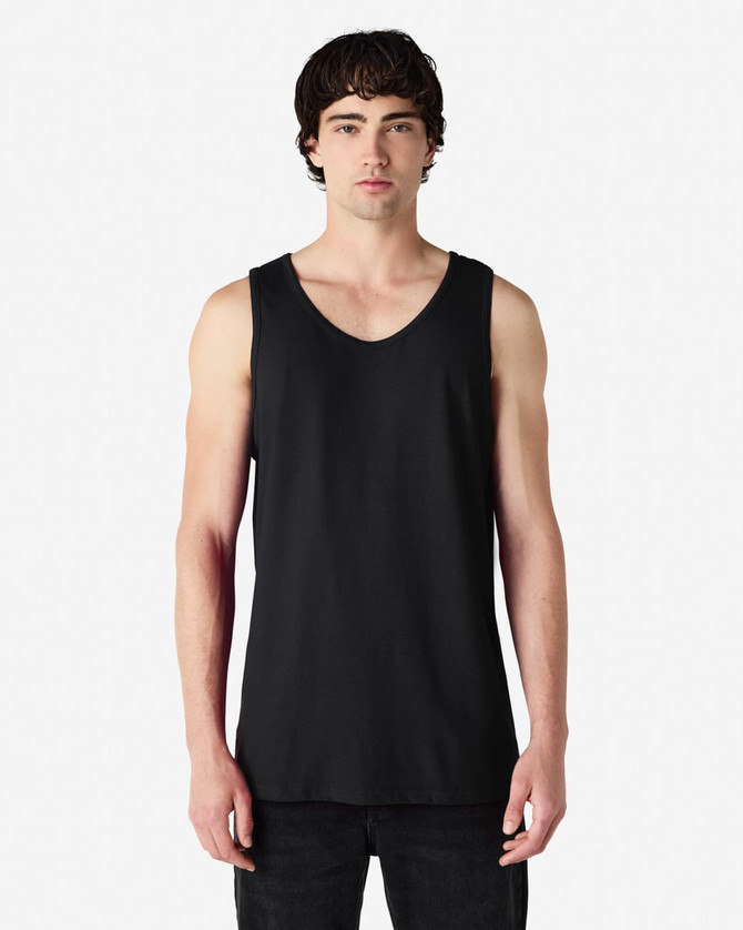 A black Gildan Heavy Cotton adult tank top on a model, featuring a plain design and a logo on the label.