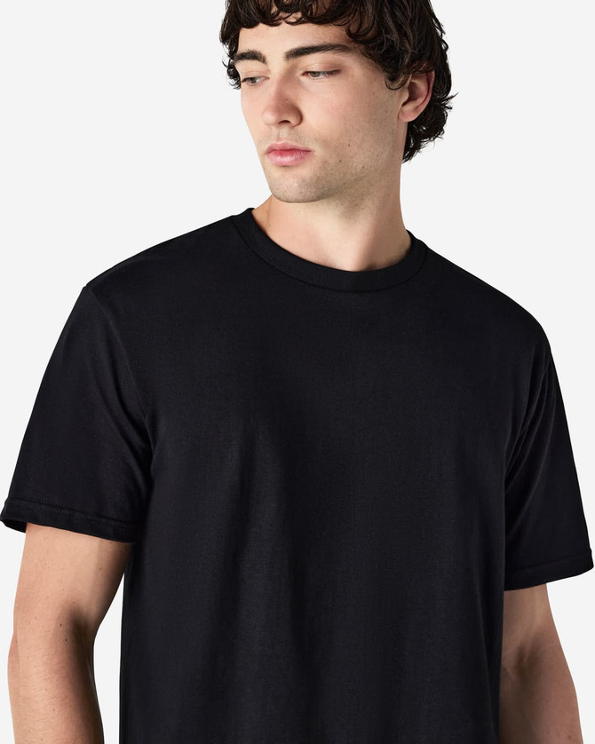 A black Gildan Hammer adult t-shirt on a male model, featuring a simple crew neckline and short sleeves.