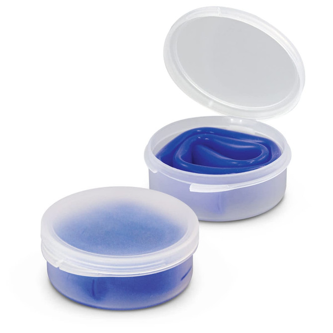 A silicone straw in a clear case, featuring a vibrant blue colour, displayed opened and closed.