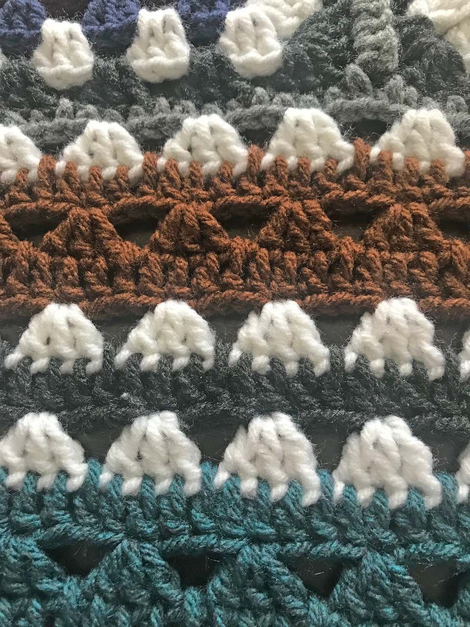 Free Chunky Yarn Crochet Blanket Pattern// Midnight Hour Blanket
