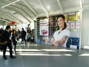 Banner on the Via Mobile East at the entrance to Hall 5