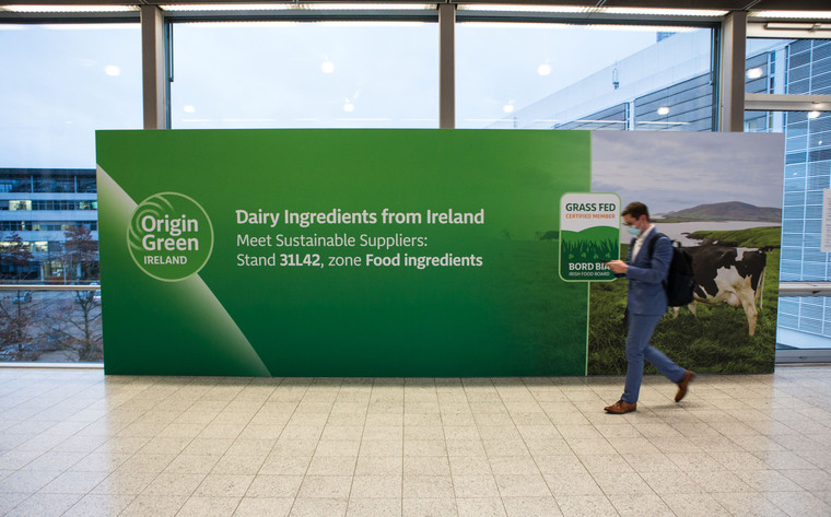 Banner at the access points to Hall 3