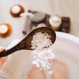 Magnesium Flakes versus Epsom Salts: which magnesium bath soak is more effective?