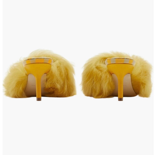 BURBERRY MINNIE GENUINE SHEARLING SLIDES!