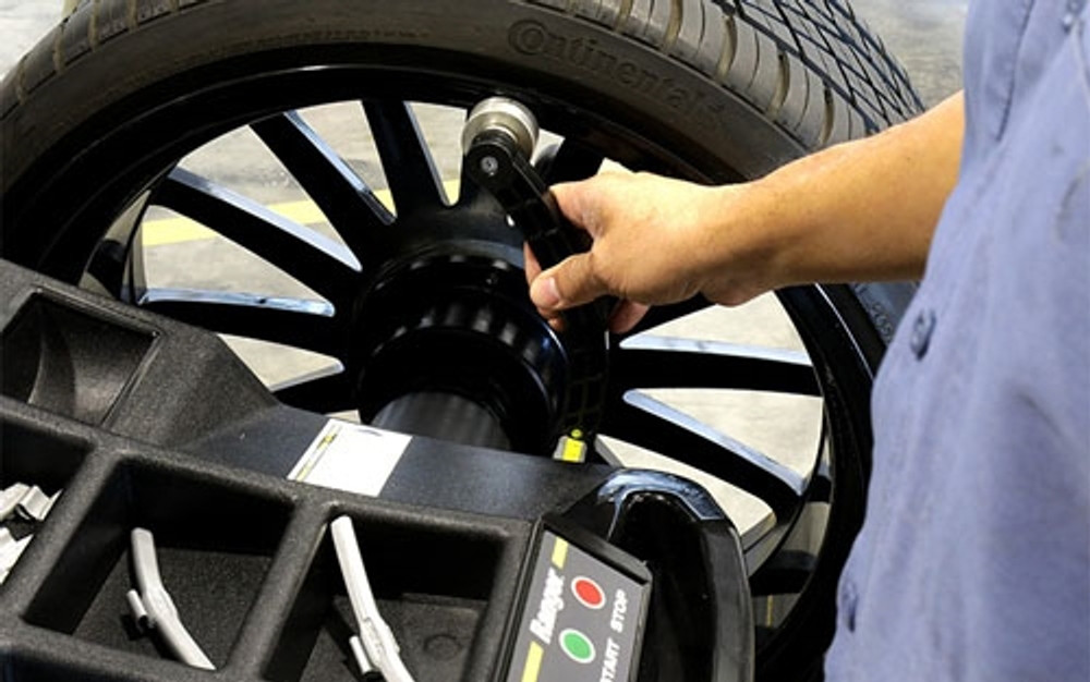 Ranger R80EX Tilt Back Dual-Tower Assist Tire Changer & LS43B 3D Quick-Touch™ Laser-Spot™ Wheel Balancer Combo Ranger R80EX Tilt Back Dual-Tower Assist Tire Changer & LS43B 3D Quick-Touch™ Laser-Spot™ Wheel Balancer Combo