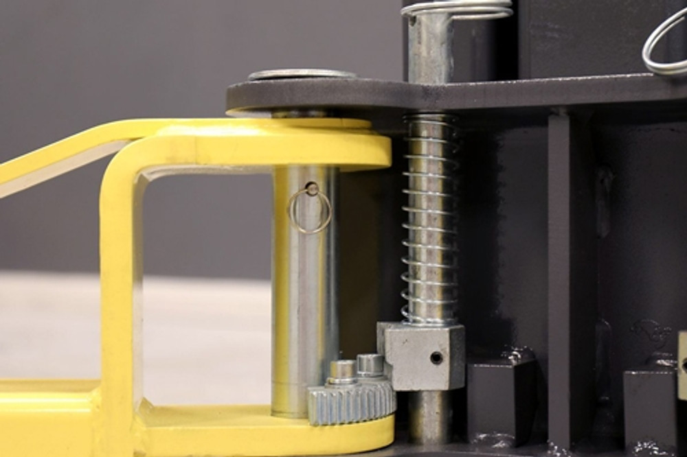 MaxJax® M7K 7Portable Two Post Garage Lift - Supreme Package