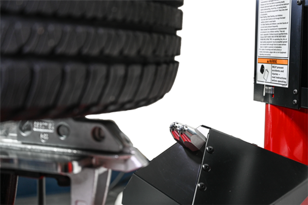 Coats® Maxx 70 Rim Clamp Air or Elec Tire Changer Coats® Maxx 70 Rim Clamp Air or Elec Tire Changer