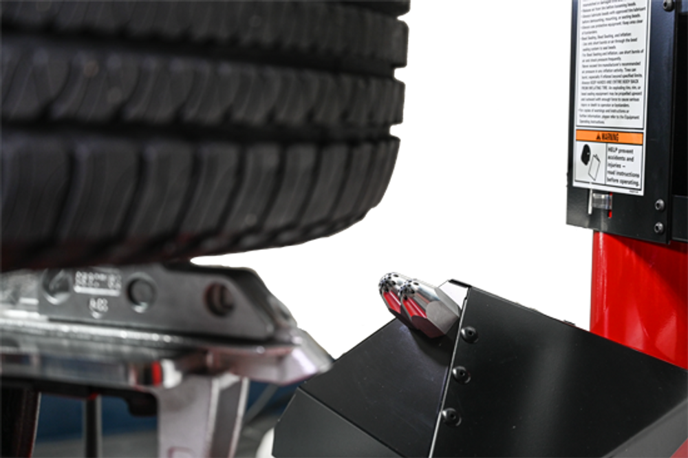 Coats® Maxx 80 Rim Clamp Air or Elec Tire Changer w/Robo Arm