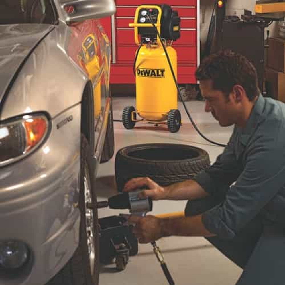 DeWalt D55168 1.6HP Oil-Free Wheeled Portable Workshop Air Compressor DeWalt D55168 1.6HP Oil-Free Wheeled Portable Workshop Air Compressor