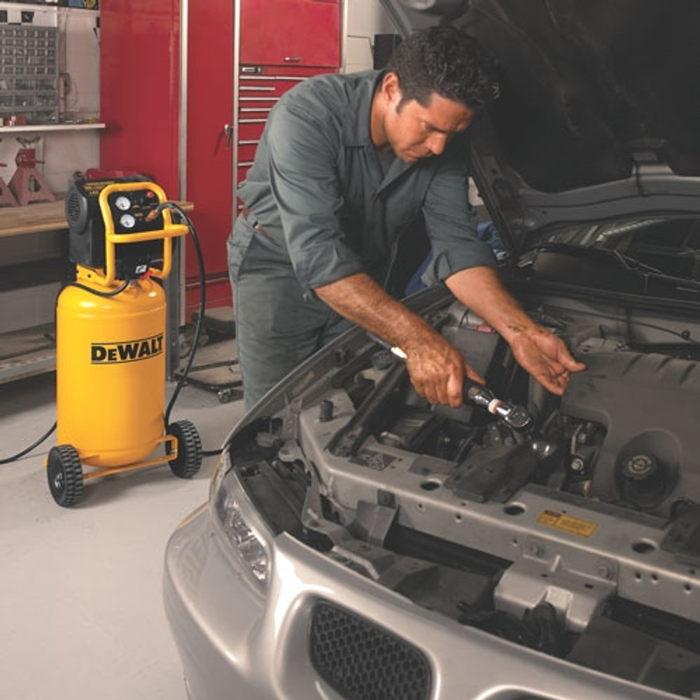 DeWalt D55168 1.6HP Oil-Free Wheeled Portable Workshop Air Compressor DeWalt D55168 1.6HP Oil-Free Wheeled Portable Workshop Air Compressor