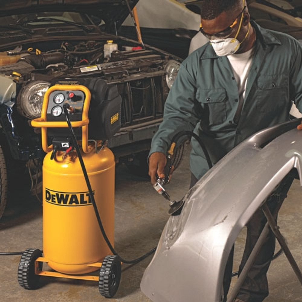 DeWalt D55168 1.6HP Oil-Free Wheeled Portable Workshop Air Compressor DeWalt D55168 1.6HP Oil-Free Wheeled Portable Workshop Air Compressor