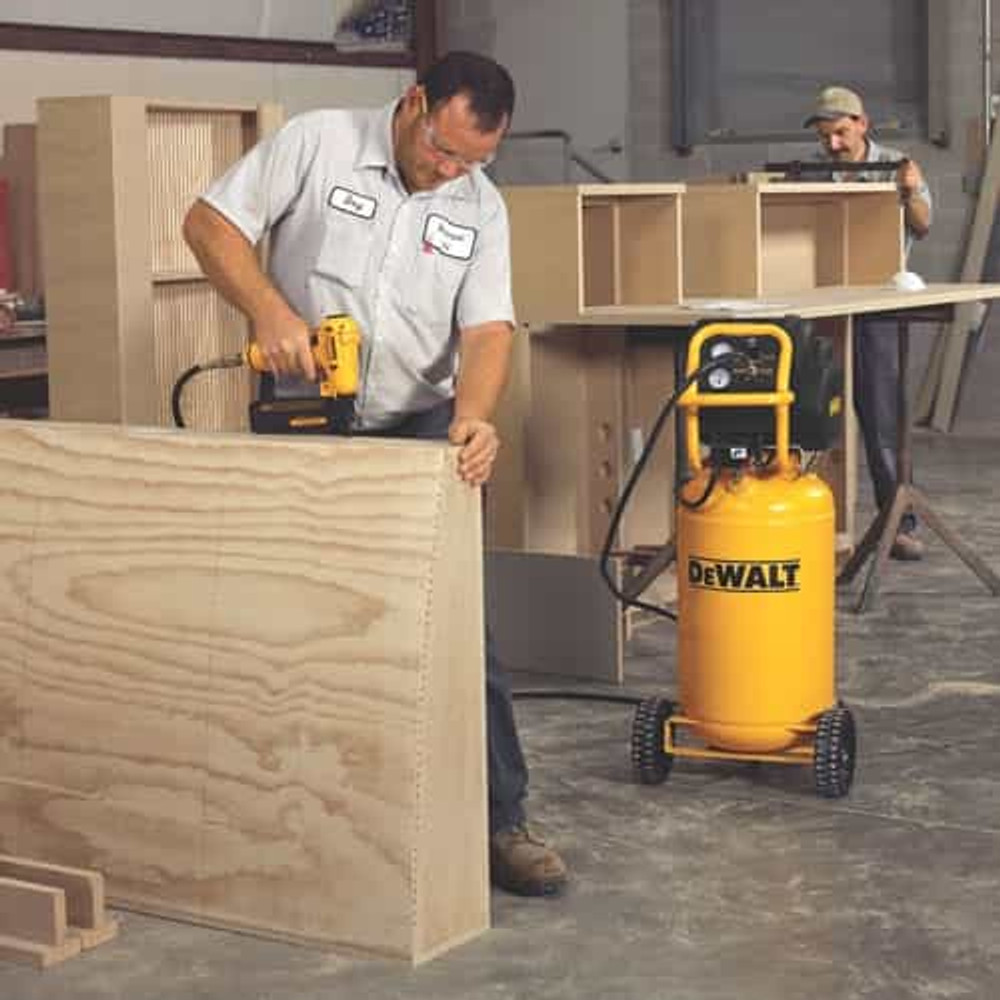 DeWalt D55168 1.6HP Oil-Free Wheeled Portable Workshop Air Compressor DeWalt D55168 1.6HP Oil-Free Wheeled Portable Workshop Air Compressor