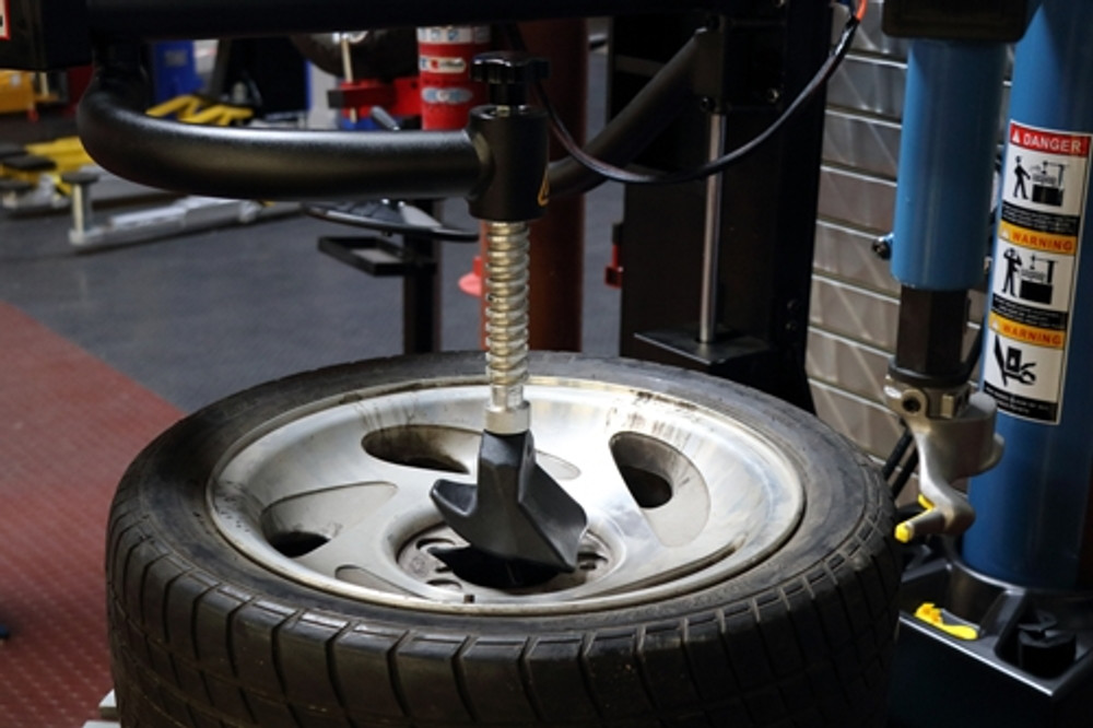 Talyn Plus1-V Variable Speed Tire Changer w/Adj Clamps & PL330 &  Plus 2 Wheel Balancer Talyn Plus1-V Variable Speed Tire Changer w/Adj Clamps & PL330 &  Plus 2 Wheel Balancer