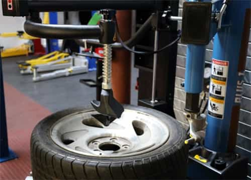 Talyn Plus1-V Variable Speed Tire Changer w/Adj Clamps &  Plus 2 Wheel Balancer Talyn Plus1-V Variable Speed Tire Changer w/Adj Clamps &  Plus 2 Wheel Balancer