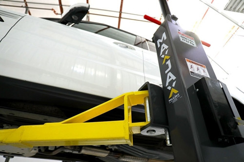 MaxJax M7K Portable Two Post Garage Lift - Standard Package | Best