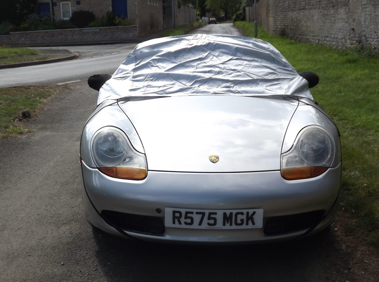 Keep your car windscree frost-free this winter