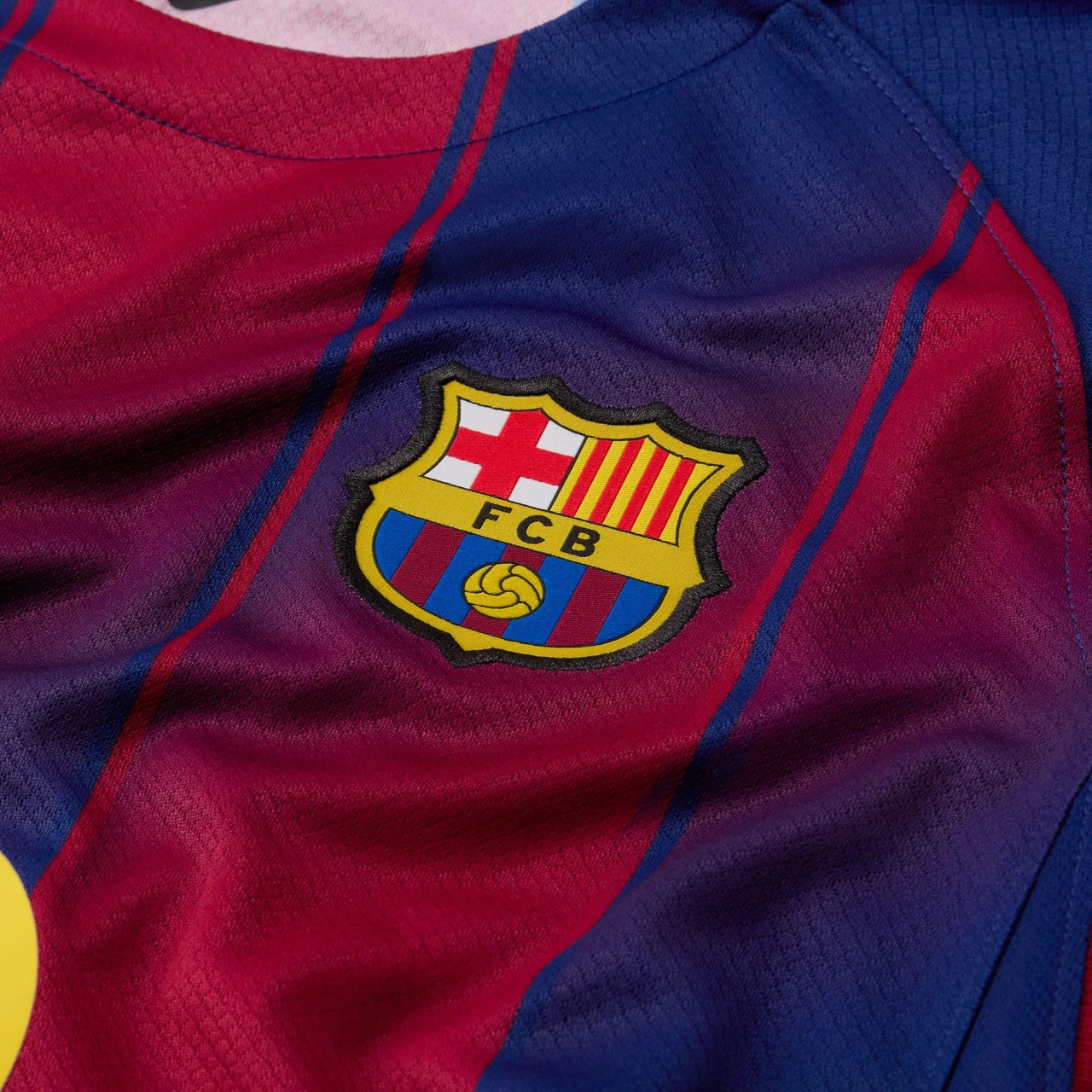 Nike Youth FC Barcelona 25/26 Home Jersey Replica
