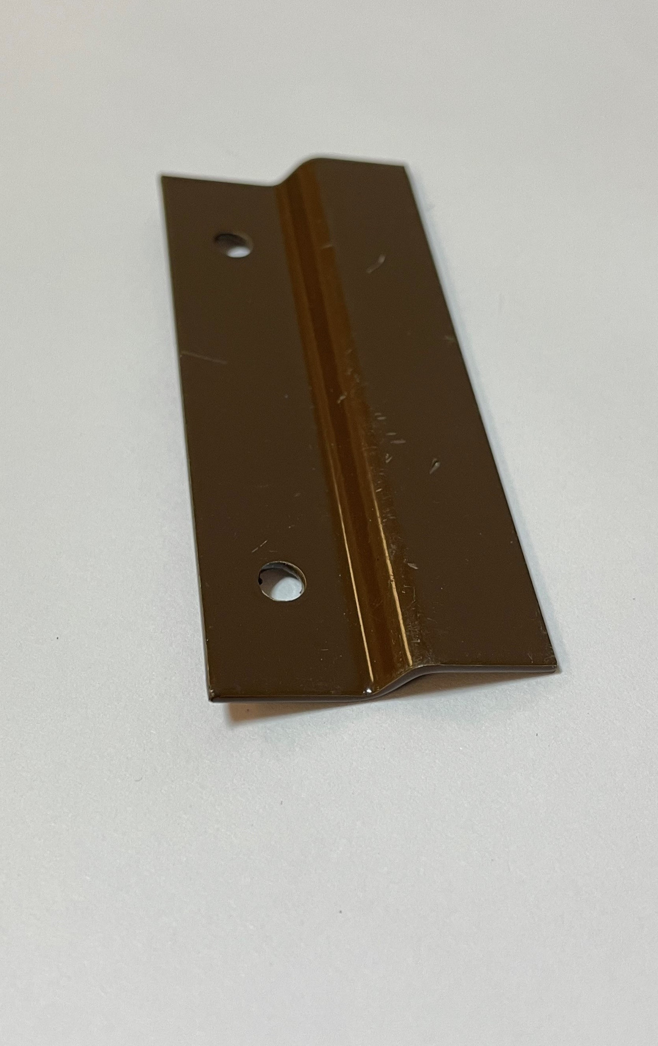 Brown Bead Bracket. Suitable for areas such as doorways or conservatories where the hanging location is brown. these brackets will blend in so they will not have to be removed between seasons. All fixtures and fittings are supplied in the bracket pack to allow you to easily install.