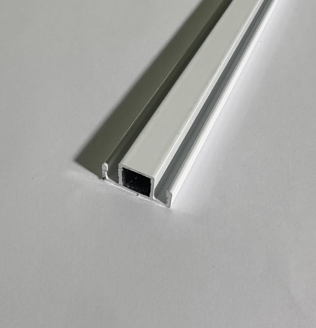 K1 & T10 Mid Bar - Used to add strength and stability to windows fixtures. This is added to screens over 1 metre in size.