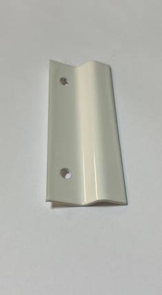 White Bead Bracket - Ideal for areas of install that are while, like window and doorframes. The bracket is coated in a rust proof powder coat that allows them to be installed indoors and outdoors without the need to remove them in wet months. These have been designed exclusively for our Bead and PVC screen rails and cannot be found at any other company.