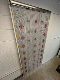 The design is red diamonds with black tips that provides a great looking fuctional chain fly screen