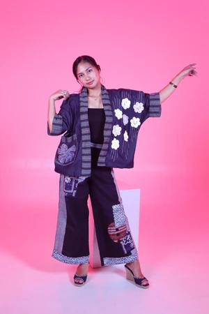 Poncho (Patched Dyed Flowers)