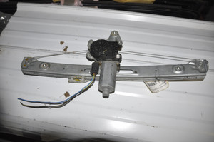 1) BMW OEM 51358212100 USED WINDOW REGULATOR ASSEMBLY RIGHT REAR W/MOTOR 323I 99 E46 3 Series Euro All Parts 1) BMW OEM 51358212100 USED WINDOW REGULATOR ASSEMBLY RIGHT REAR W/MOTOR 323I 99 E46 3 Series Euro All Parts