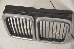 0) DH-12 BMW 51131908697 OEM Used FRONT GRILL CENTER 1908697 From: 1989 E32 735i 51-13-1-908-697 51131908697 Euro All Parts 0) DH-12 BMW 51131908697 OEM Used FRONT GRILL CENTER 1908697 From: 1989 E32 735i 51-13-1-908-697 51131908697 Euro All Parts