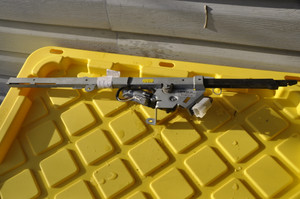 1) DH-12 Mercedes-Benz 203-860-01-82 OEM Used SEAT BELT ADJUSTER UNKNOWN BOSCH 132004318 2038600182 From: MERCEDES BENZ (C209) CLK320 2004 M112 722618 OBSIDIAN BLACK 203-860-01-82 Euro All Parts