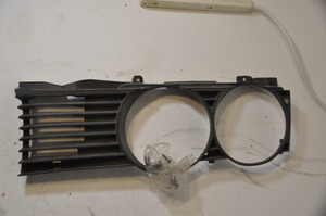 1) DH-13 BMW 51131938425 OEM Used GRILLE HEADLIGHT LEFT From: 1989 E32 735i 51-13-1-938-425 51131938425 Euro All Parts 1) DH-13 BMW 51131938425 OEM Used GRILLE HEADLIGHT LEFT From: 1989 E32 735i 51-13-1-938-425 51131938425 Euro All Parts