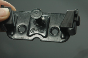 1) DH -13 BMW 51247840618 OEM Used LOCK STRIKER TRUNK TESTED BUM 7840618 From: June 2004 BMW e60 530i Sedan silver m54 Automatic Fits: e60 & other listed vehicles 51-24-7-840-618 Euro All Parts 1) DH -13 BMW 51247840618 OEM Used LOCK STRIKER TRUNK TESTED BUM 7840618 From: June 2004 BMW e60 530i Sedan silver m54 Automatic Fits: e60 & other listed vehicles 51-24-7-840-618 Euro All Parts