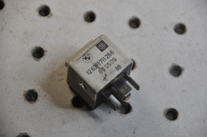 1) DD BMW OEM 12631711266 USED MULTI PURPOSE RELAY 325E 87 E34 3 Series Euro All Parts 1) DD BMW OEM 12631711266 USED MULTI PURPOSE RELAY 325E 87 E34 3 Series Euro All Parts