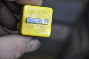 1) BMW OEM 61311379817 USED YELLOW RELAY SWF 601624 325i 4DR E46 Euro All Parts
