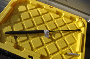 1) DH-14 Mercedes-Benz 209-690-00-59 OEM Used GAS SHOCK SUPPORT TRUNK LID STABLUS KOBLENZ 11511 2096900059 From: MERCEDES BENZ (C209) CLK320 2004 M112 722618 OBSIDIAN BLACK 209-690-00-59 Euro All Parts 1) DH-14 Mercedes-Benz 209-690-00-59 OEM Used GAS SHOCK SUPPORT TRUNK LID STABLUS KOBLENZ 11511 2096900059 From: MERCEDES BENZ (C209) CLK320 2004 M112 722618 OBSIDIAN BLACK 209-690-00-59 Euro All Parts