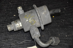 1) DH-46 MERCEDES-BENZ 0000780392 OEM Used FUEL REGULATOR ENGINE BOSCH 0438161001 780392 From: 1987 300E W124 Euro All Parts