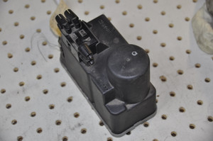 1) DD-14 Mercedes Benz OEM 1248001148 Used DOOR LOCKING VACUUM PUMP BOSCH From: W124 E320 1995 Euro All Parts 1) DD-14 Mercedes Benz OEM 1248001148 Used DOOR LOCKING VACUUM PUMP BOSCH From: W124 E320 1995 Euro All Parts