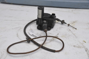 1) DH -30 BMW 65718369027 OEM Used CRUISE CONTROL ACTUATOR ENGINE BAY & CABLE 8360061 VDO 408.201-012-001 From: 740iL Fits: E38 & other listed vehicles 8360043 Euro All Parts 1) DH -30 BMW 65718369027 OEM Used CRUISE CONTROL ACTUATOR ENGINE BAY & CABLE 8360061 VDO 408.201-012-001 From: 740iL Fits: E38 & other listed vehicles 8360043 Euro All Parts