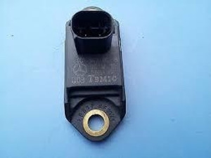 1) Mercedes Benz OEM 15428018 Air Suspension Level Sensor (USED) Fits: S500 2000 W220 & Other Listed Vehicles Euro All Parts 1) Mercedes Benz OEM 15428018 Air Suspension Level Sensor (USED) Fits: S500 2000 W220 & Other Listed Vehicles Euro All Parts