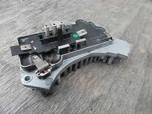 1) Mercedes Benz OEM 2028207310 Blower Regulator (USED) Fits: E420 1996 W124 & Other Listed Vehicles Euro All Parts 1) Mercedes Benz OEM 2028207310 Blower Regulator (USED) Fits: E420 1996 W124 & Other Listed Vehicles Euro All Parts