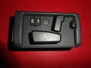 4) Mercedes Benz OEM 38202810 Seat Adjust Switch Right Front (USED) Fits: 420SEL 1989 W126 & Other Listed Vehicles Euro All Parts 4) Mercedes Benz OEM 38202810 Seat Adjust Switch Right Front (USED) Fits: 420SEL 1989 W126 & Other Listed Vehicles Euro All Parts