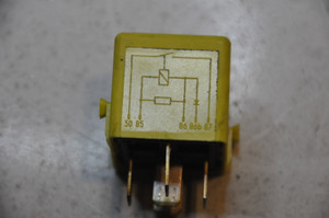 33) DD BMW OEM 61361389105 USED YELLOW RELAY SIEMENS V23134 K52 X181 From: E36 E46 E34 E32 E31 E83 Z3 R45 R21 R28 R22 259 K30 R65 R80 R100 AS99979 FITS: e36 318i 318i 320i 325i 325i 328i M3 Yellow Euro All Parts