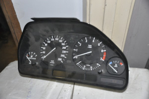 1) C BMW 62111388048 62118364749 62111382977 1390338 OEM 13880849 USED EURO Instrument Cluster VDO 110.008 360 41 Euro All Parts 1) C BMW 62111388048 62118364749 62111382977 1390338 OEM 13880849 USED EURO Instrument Cluster VDO 110.008 360 41 Euro All Parts