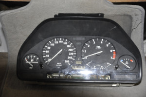 1) C BMW OEM 6211 USED 1388759 EURO Instrument Cluster INCOMPLETE (NO DISPLAY) VDO 110.008.432 9 m30 From: e32 735i 1992 FITS: e34 535i Euro All Parts 1) C BMW OEM 6211 USED 1388759 EURO Instrument Cluster INCOMPLETE (NO DISPLAY) VDO 110.008.432 9 m30 From: e32 735i 1992 FITS: e34 535i Euro All Parts