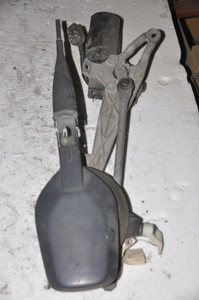 1) DD Mercedes Benz 20182042 2018206142 OEM 124-824-00-98 Used Wiper Motor Transmission & Linkage w/motor Behr 190E Euro All Parts 1) DD Mercedes Benz 20182042 2018206142 OEM 124-824-00-98 Used Wiper Motor Transmission & Linkage w/motor Behr 190E Euro All Parts
