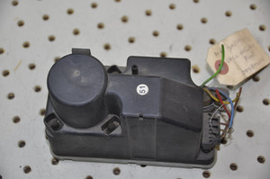1) DD-10 Mercedes Benz 0008001148 Used DOOR LOCKING VACUUM PUMP 124-800-17-75 From: W124 W126 190E 1987 FITS: W124 W126 Euro All Parts 1) DD-10 Mercedes Benz 0008001148 Used DOOR LOCKING VACUUM PUMP 124-800-17-75 From: W124 W126 190E 1987 FITS: W124 W126 Euro All Parts