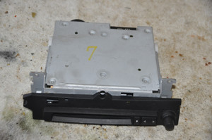 1) DD-7 BMW OEM 65126955348 SINGLE CD PLAYER HARMEN BECKER E8E98.5 65126965046 65126971100 65126983843 From: E60 530i 2004 VIN: CR57076 E60 E61 E61 LCI Euro All Parts